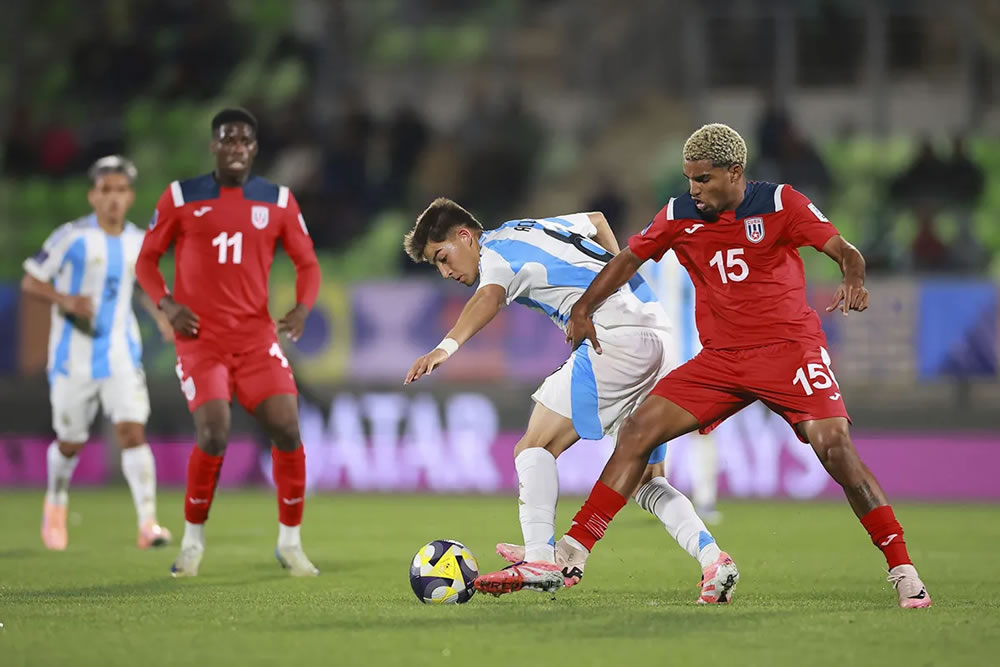 Con diez hombres, Argentina venció 3-1 a Cuba en su debut en el Mundial Sub 20