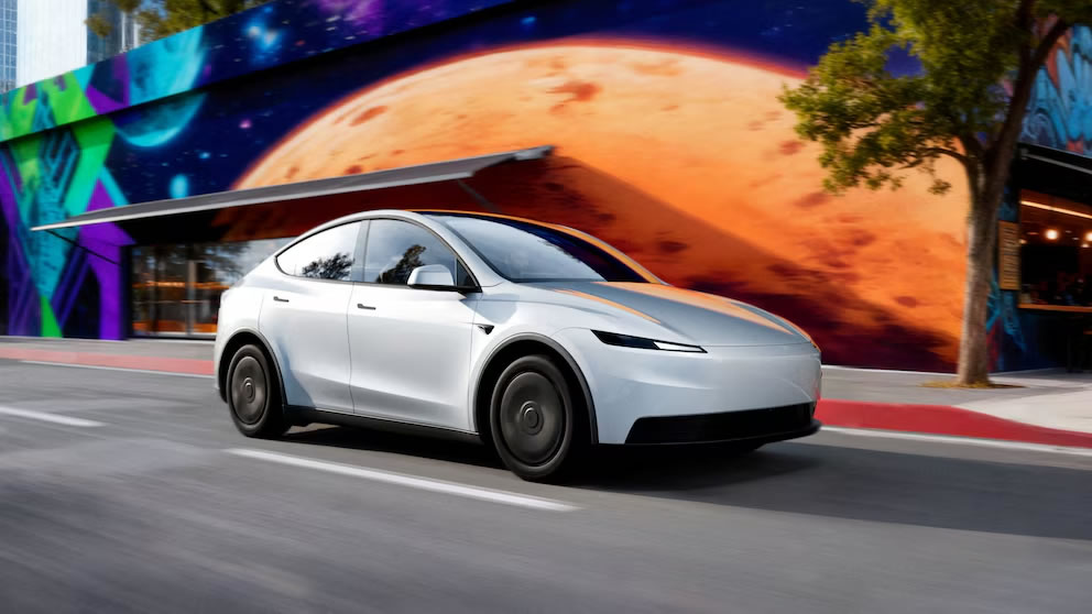 “Tesla barato”: Cómo son las dos versiones económicas del auto que rompió todos los récords en ventas