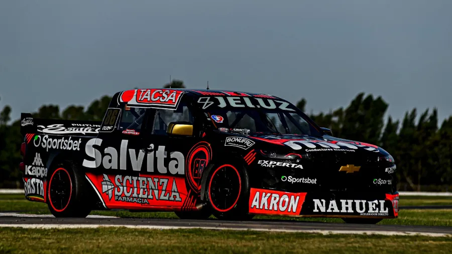 Canapino ganó bajó la lluvia y desplazó a Werner de la punta