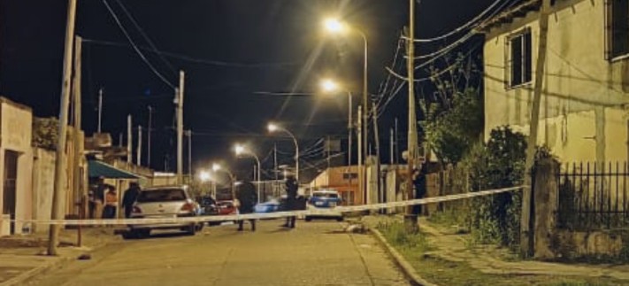 Buscan a un hombre acusado de balear a su vecino en la zona sur de la ciudad