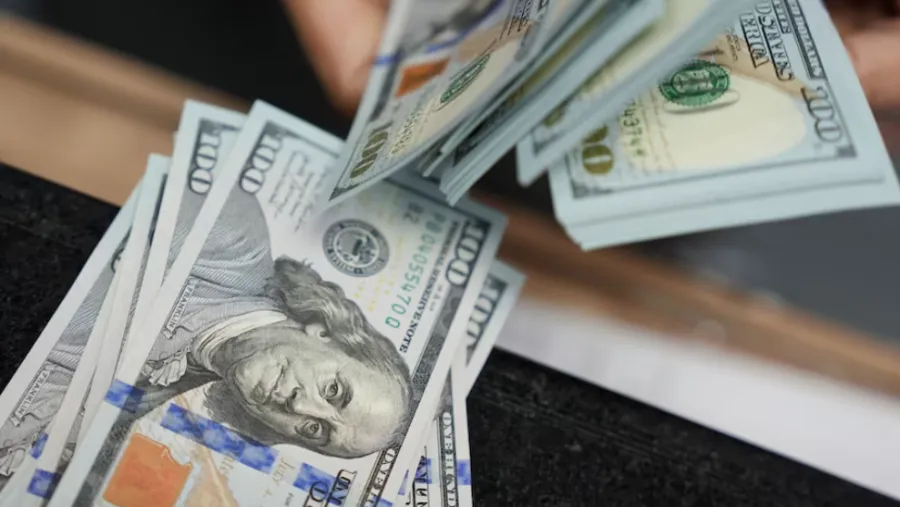 El dólar tuvo fuerte demanda y estiman que el Tesoro de EEUU vendió USD 400 millones