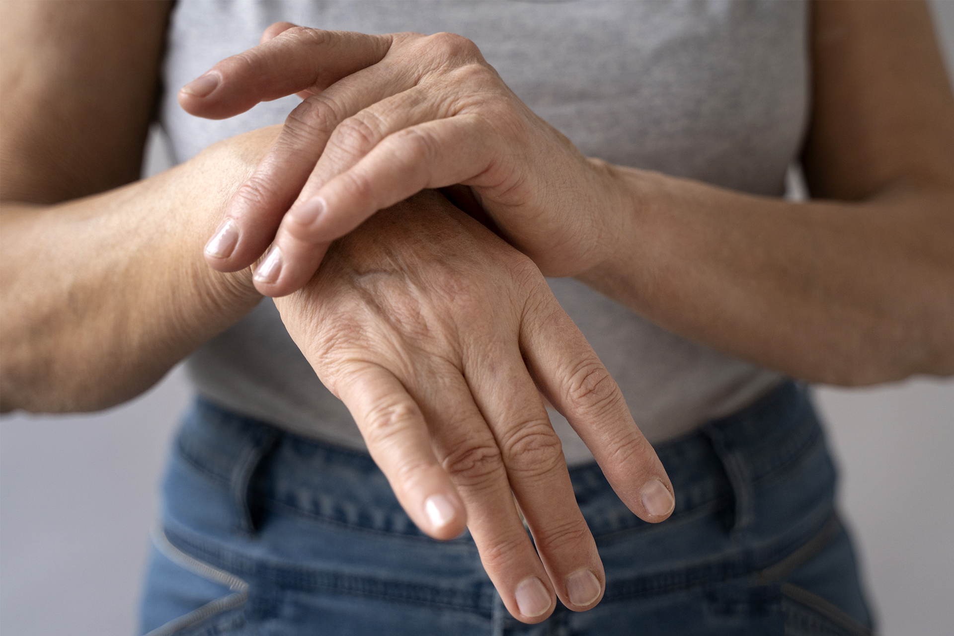 Salud destaca la importancia de prevenir y detectar a tiempo las enfermedades reumáticas