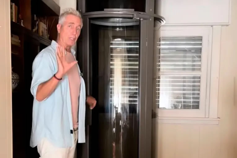 Marley instaló un ascensor en la casa de su mamá que se produce en Entre Ríos