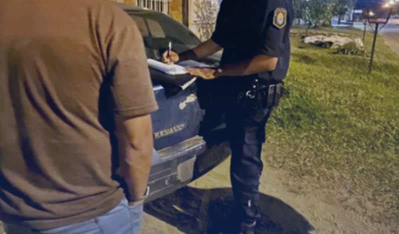 Denunció que su tio le robó una fiambrera y en menos de una hora la policia la recuperó