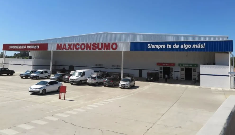 Duros cruces entre comerciantes, autoridades provinciales y Maxiconsumo en una audiencia pública de la que casi nadie se enteró