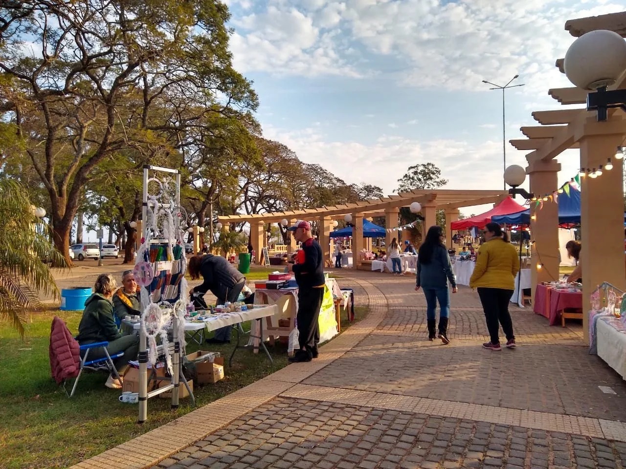 Feria “Paseo del Río” en la Costanera de Concordia