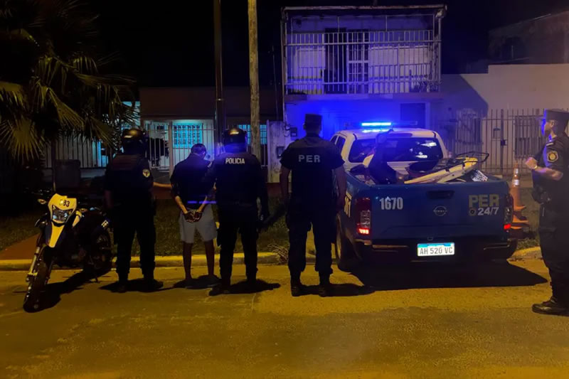 Detuvieron a joven que realizaba maniobras peligrosas con su moto y pretendió evadir un control