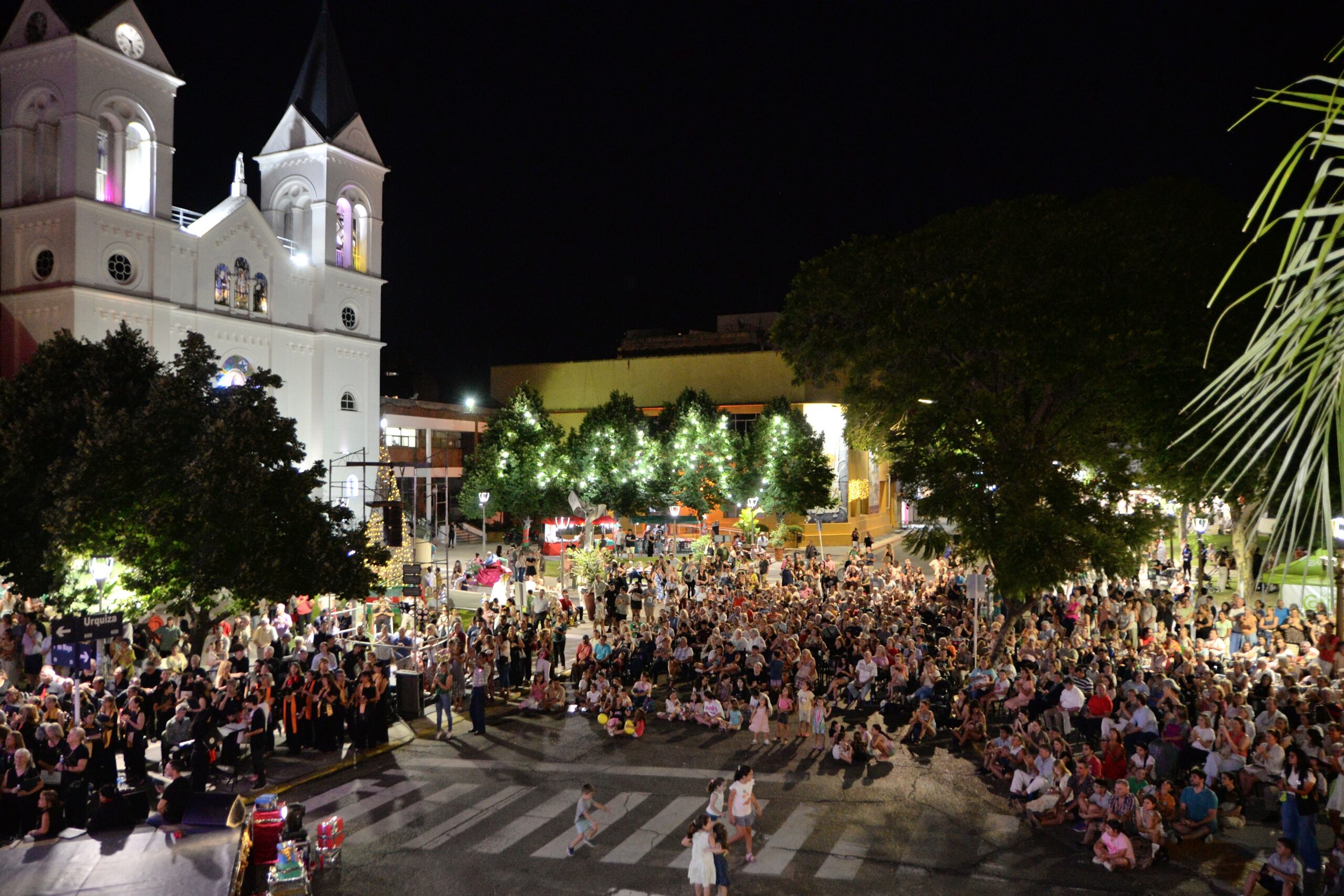 “Un canto para ciudad”, una noche histórica frente a la Catedral San Antonio de Padua