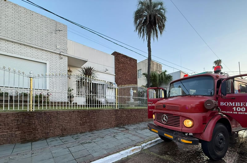 Rescatan a dos mujeres cuando se incendiaba una vivienda sobre avenida San Lorenzo
