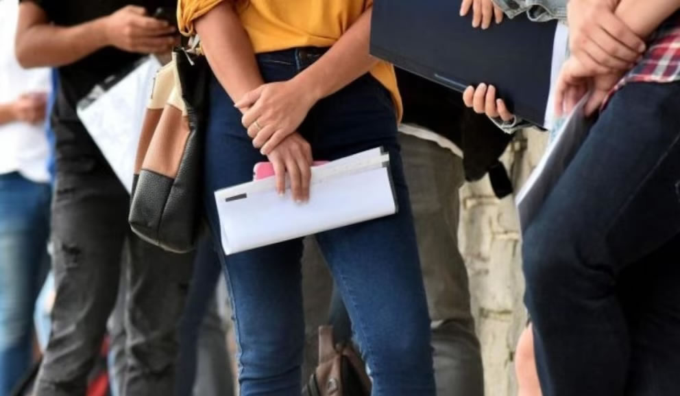 La desocupación cayó al 6,6% en el tercer trimestre, pero aún hay más de 1,4 millones de personas buscando trabajo