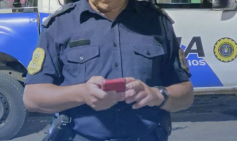 Robaron un celular a punta de cuchillo en una peluquería