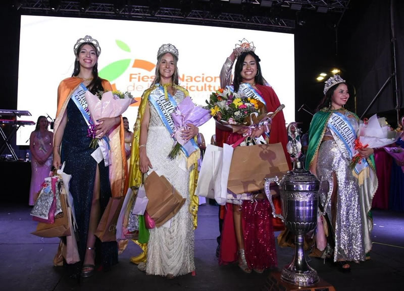 La segunda noche de la Fiesta de la Citricultura desbordó el corsódromo y celebró la coronación de Luz Martínez