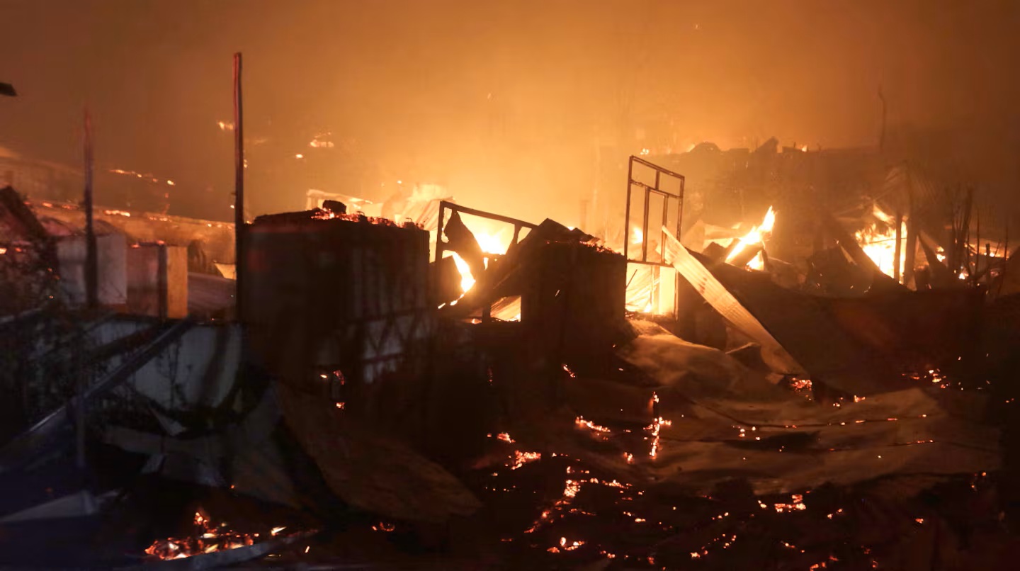 Confirman 19 muertos por los incendios forestales en el sur de Chile: hay más de 50.000 evacuados