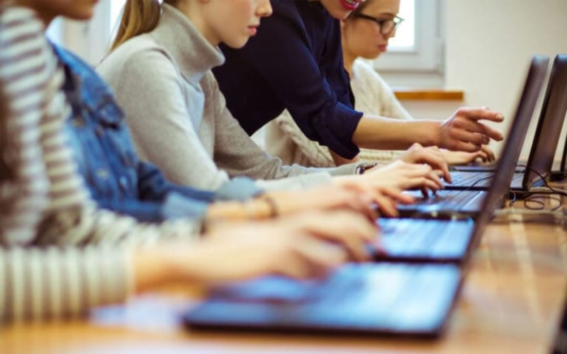 Abren inscripciones para Crisalis 2026, la Bootcamp remunerada en tecnología destinada a estudiantes de Concordia