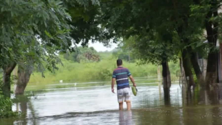 El agua no cesa en Corrientes ni Chaco: aumenta el número de evacuados en ambas provincias
