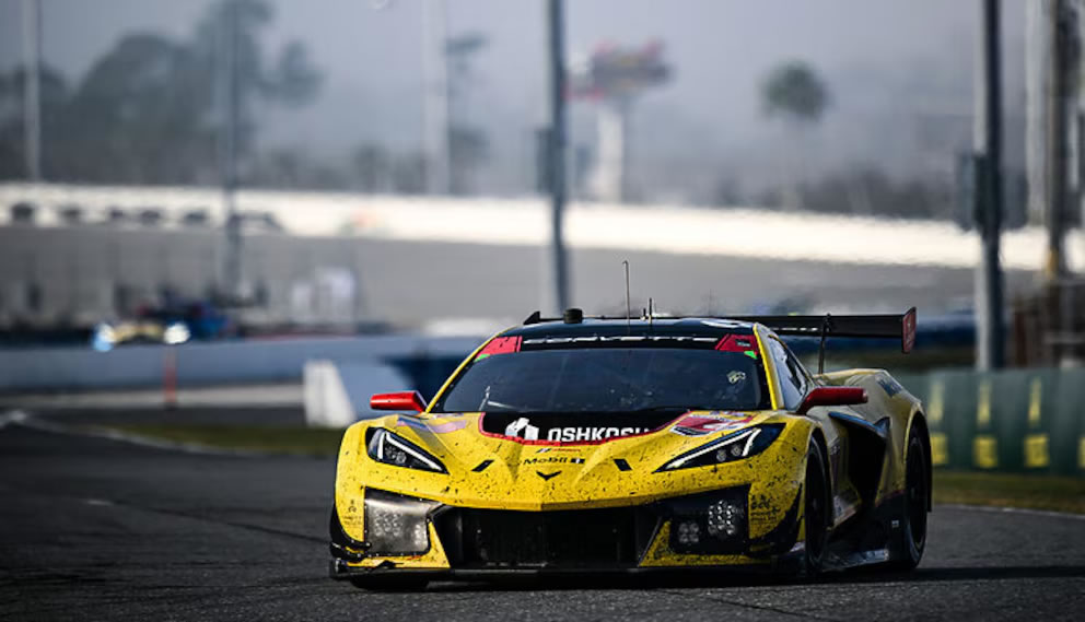 El argentino Nico Varrone se lució en Daytona pese a la maniobra de un inglés que lo sacó de pista