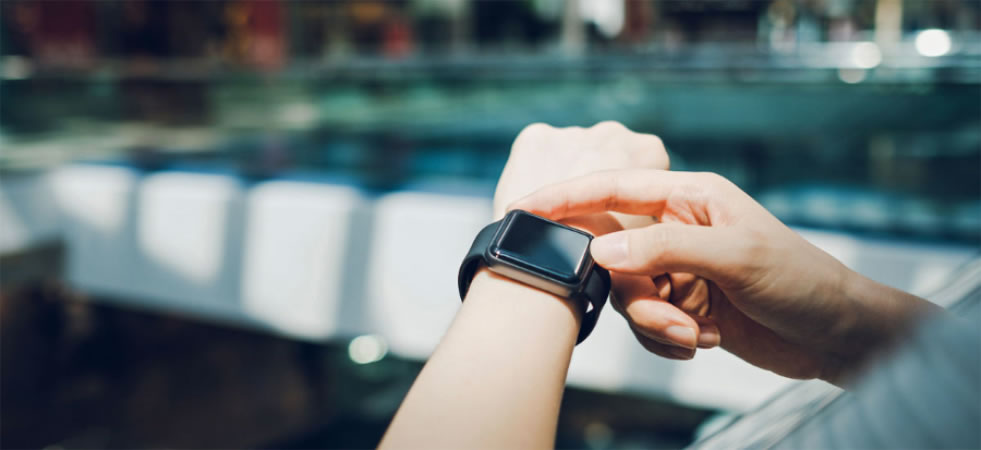 Los relojes inteligentes ayudan a detectar problemas ocultos y peligrosos del ritmo cardíaco, según un ensayo clínico