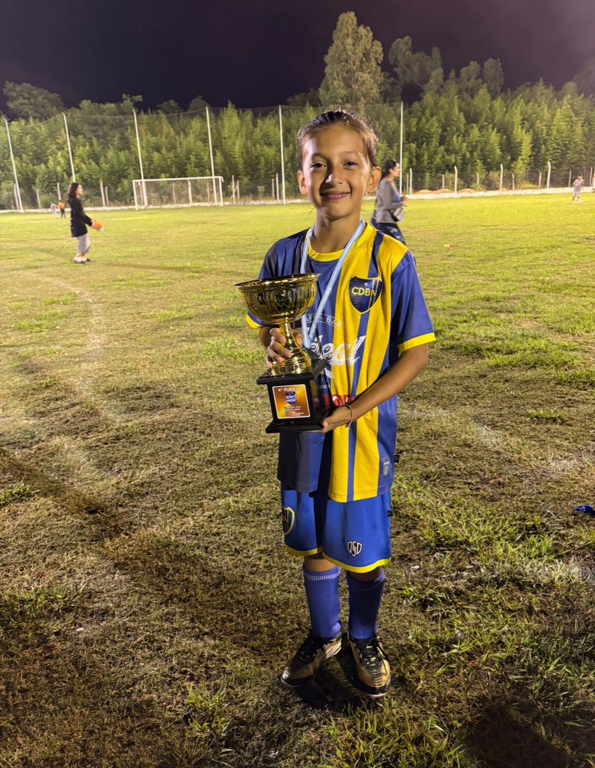Con solo 11 años, una futbolista concordiense fue seleccionada para entrenar en River Plate y su familia impulsa una rifa solidaria