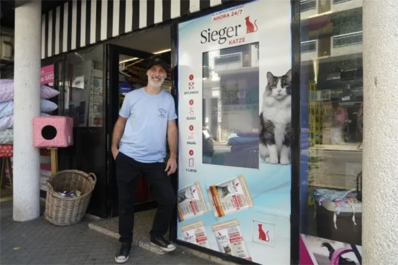 Creó una máquina expendedora de alimentos para mascotas que funciona las 24 horas