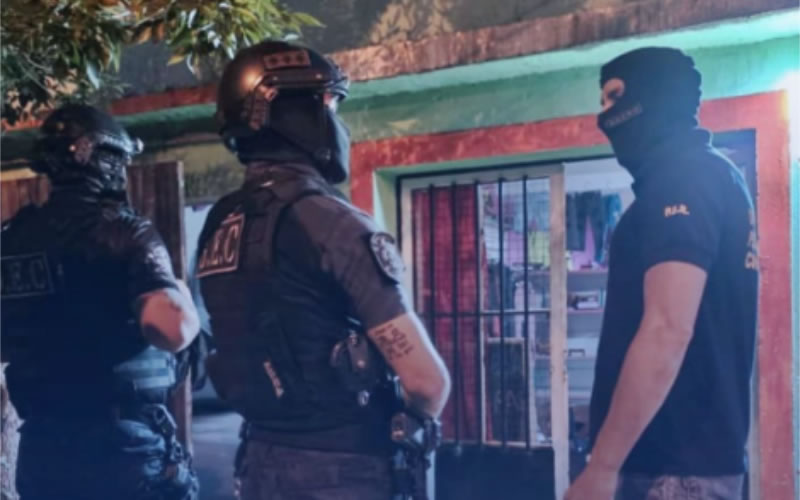 Allanaron la vivienda de una mujer que cumple condena domiciliaria por venta de droga