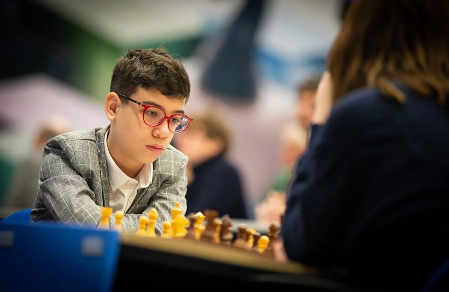 Faustino Oro brilla en un prestigioso torneo de ajedrez
