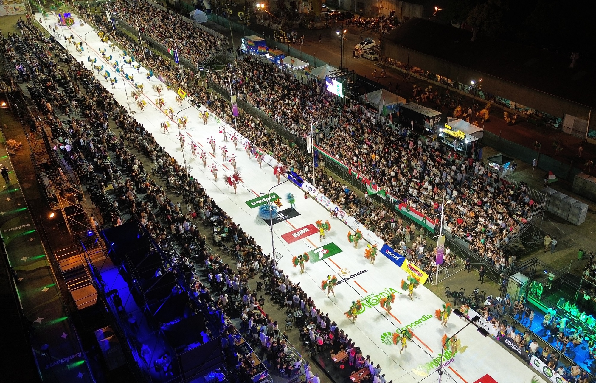 Gran convocatoria en la primera noche del Carnaval de Concordia 2026