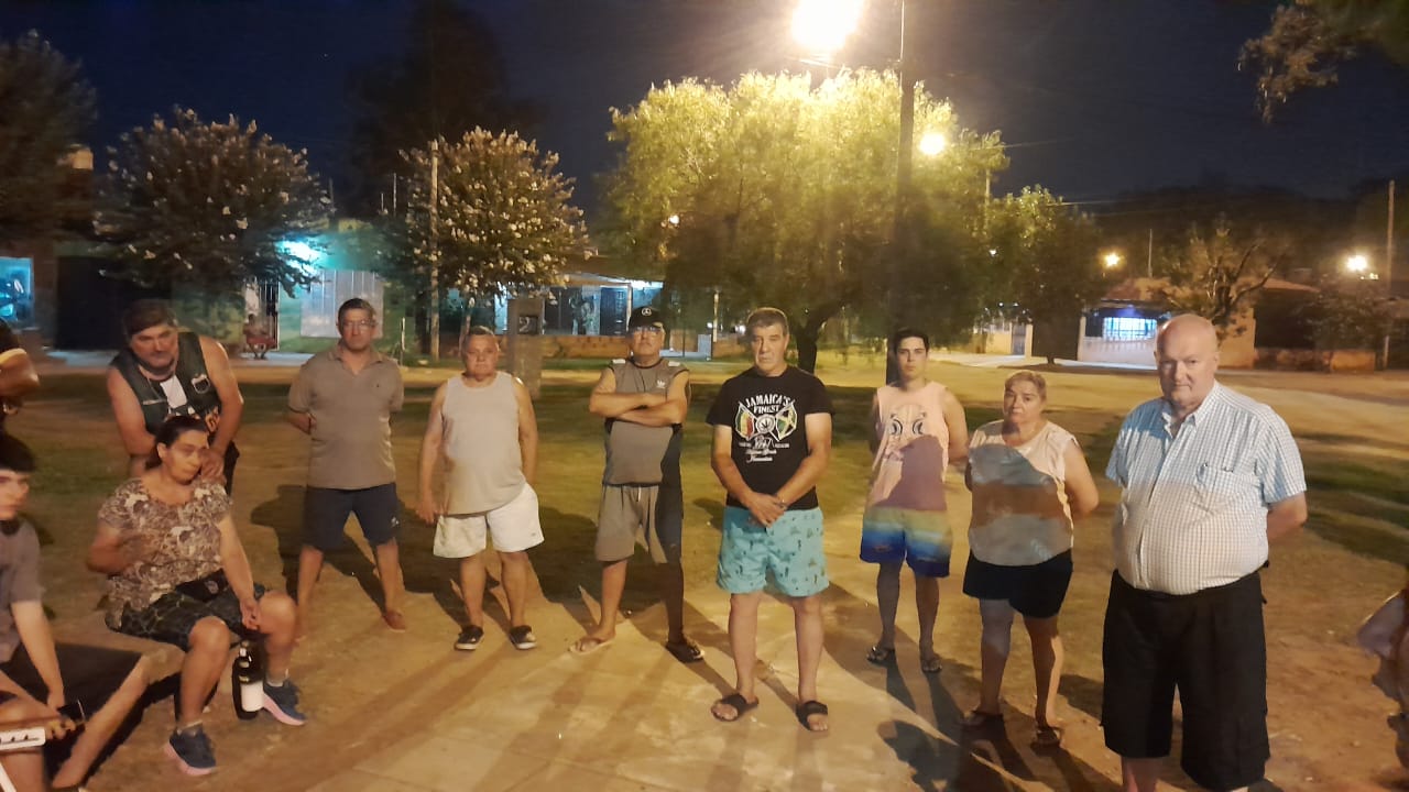 Vecinos autoconvocados del barrio Sarmiento reclamaron por el abandono de espacios públicos y falta de respuestas municipales