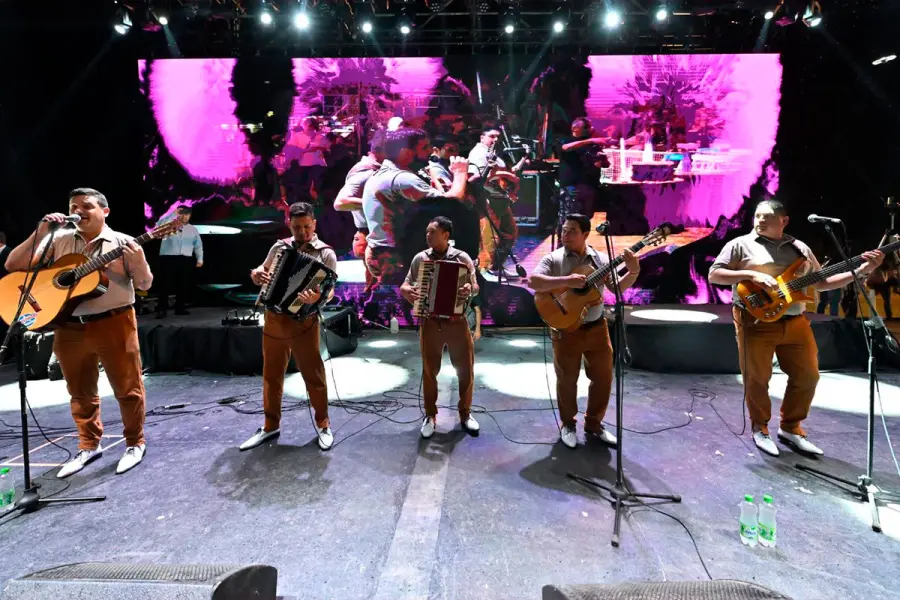 Memorable última noche del Festival de Jineteada y Folclore en Diamente