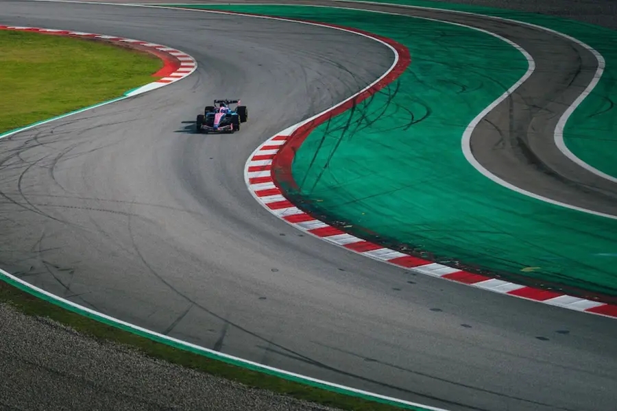 Franco Colapinto se mete arriba en los test de Barcelona y queda a décimas del más rápido