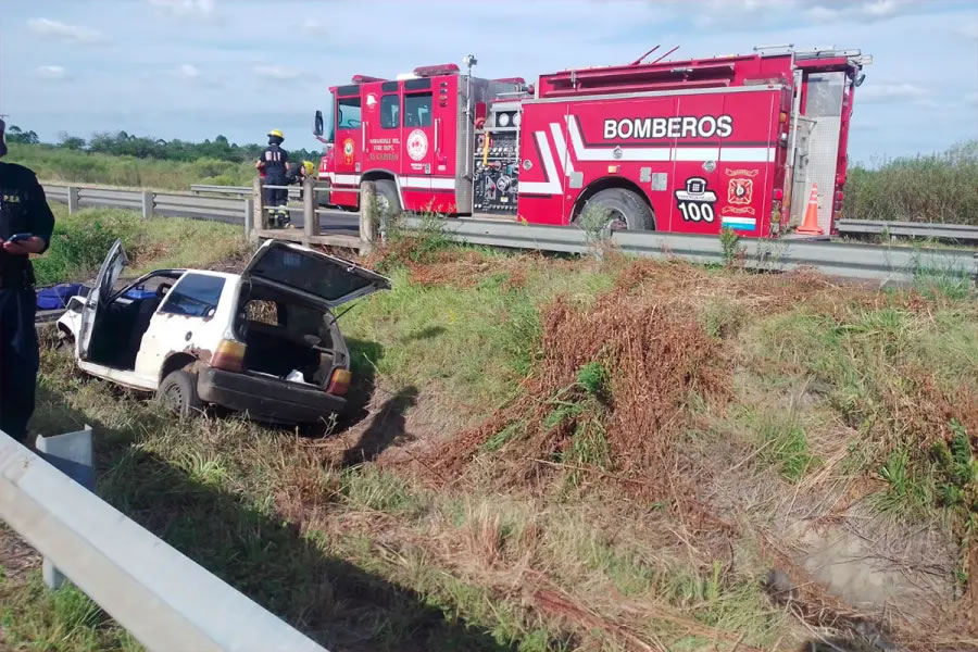 Una mujer y su hijo resultaron heridos tras despiste y choque en Ruta 14