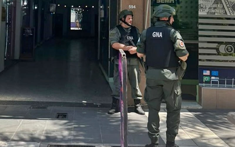 Ordenaron el allanamiento de un local céntrico por una presunta infracción cambiaria
