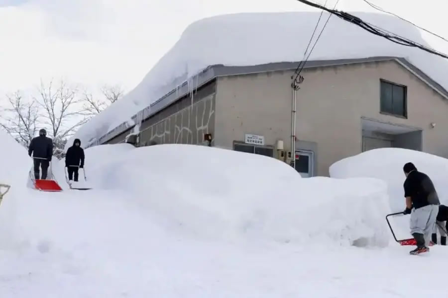 Emergencia climática en Japón: nevadas extremas dejan víctimas y caos
