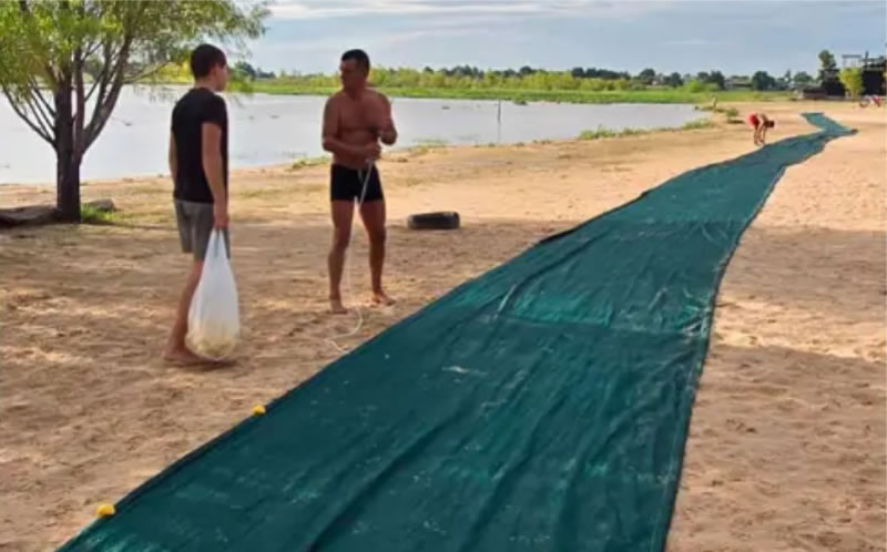 Colocaron una red para frenar ataques de palometas en playa de Victoria