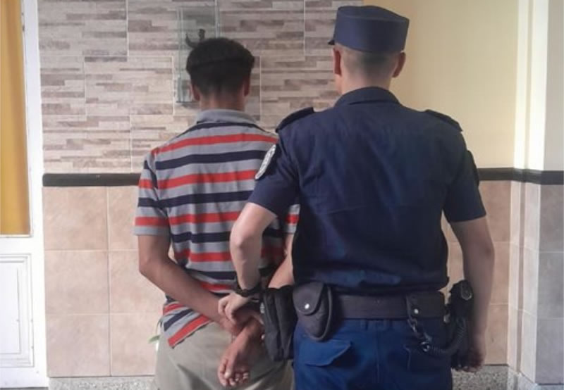 Detuvieron a un hombre cuando intentaba robar un poste de alumbrado público