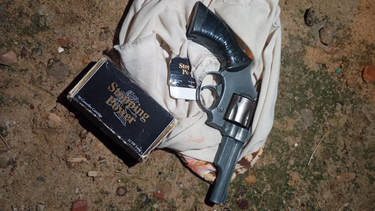 Intentó descartar un arma al ver a la Policía y fue detenido