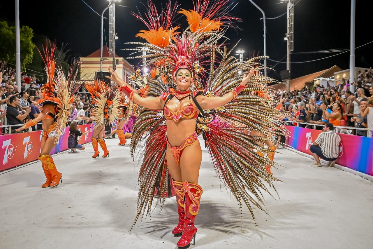 La novena noche del Carnaval del País reunió a más de 19 mil espectadores