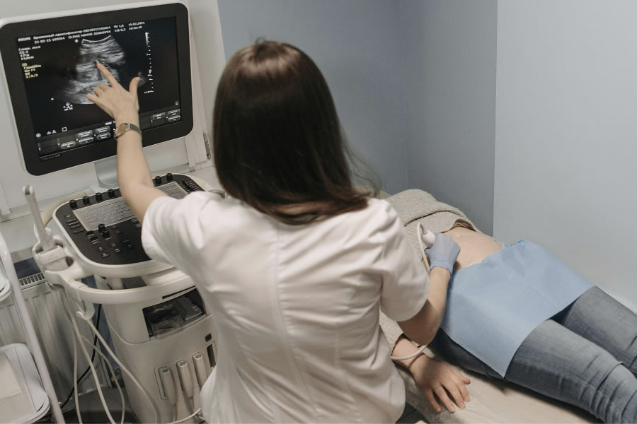 Salud insta a cumplir con los controles ginecológicos para detectar y prevenir complicaciones por endometriosis