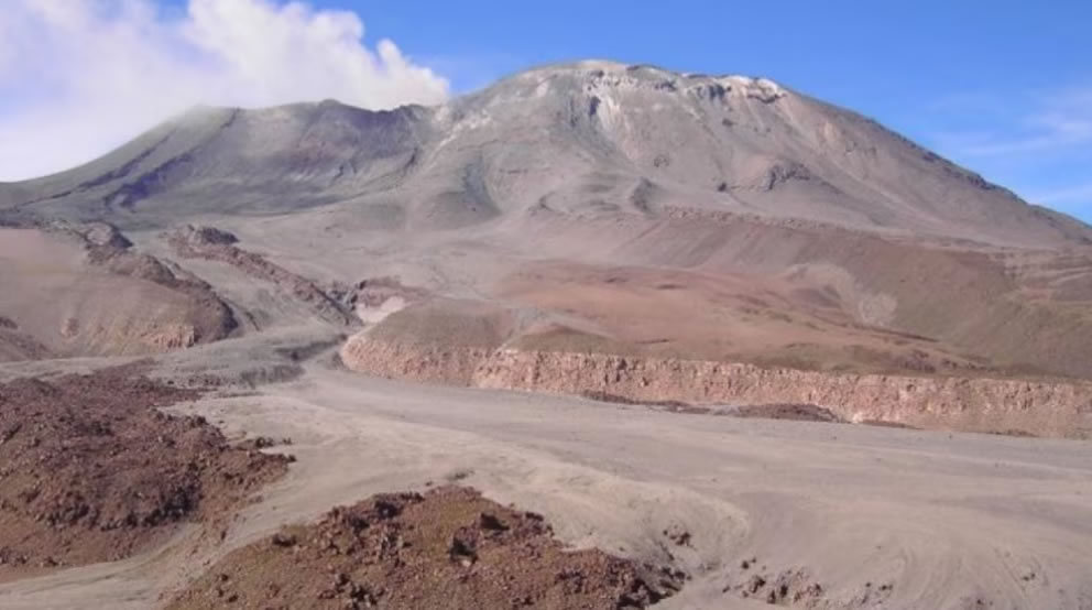 Detectaron actividad en un volcán del lado chileno de la cordillera y hay alerta en el norte de la Patagonia