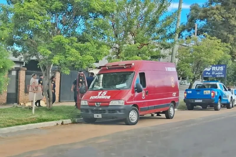 Un hombre falleció tras descompensarse mientras caminaba por la vía pública junto a su esposa