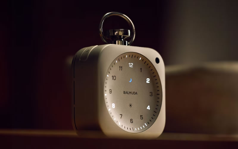 Ni agujas ni cristal: el hipnótico reloj de bolsillo que usa anillos de LED para dar la hora
