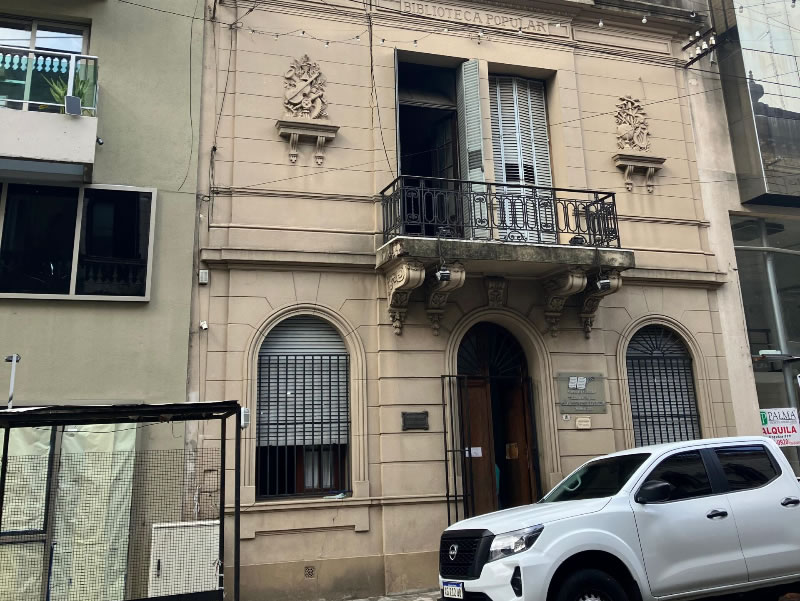 “La idea es que la biblioteca Popular  vuelva a ser un punto de encuentro cultural”: lanzan cursos pagos para sostener su recuperación