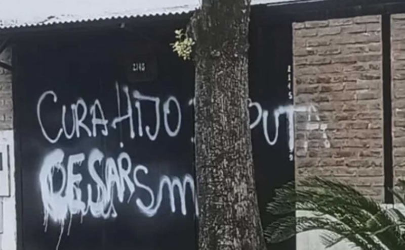 Dejó de dar misa en una parroquia el cura que es dueño de la casa donde se electrocutó un niño