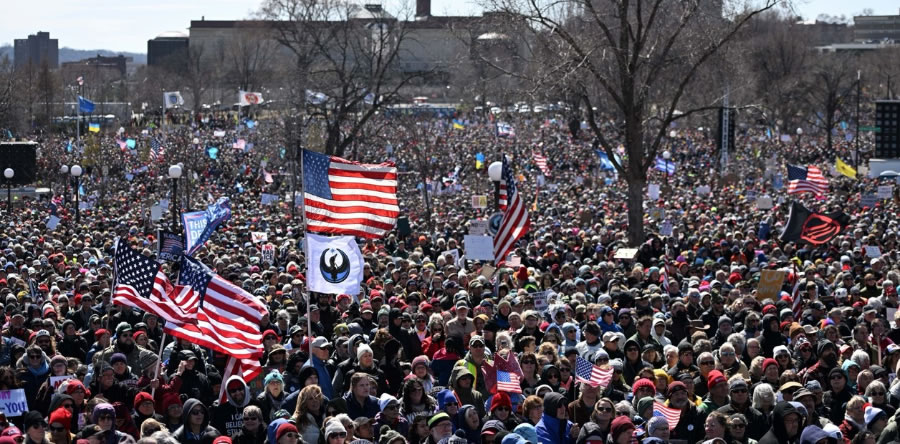 Millones de personas marcharon contra Donald Trump en distintos puntos de Estados Unidos