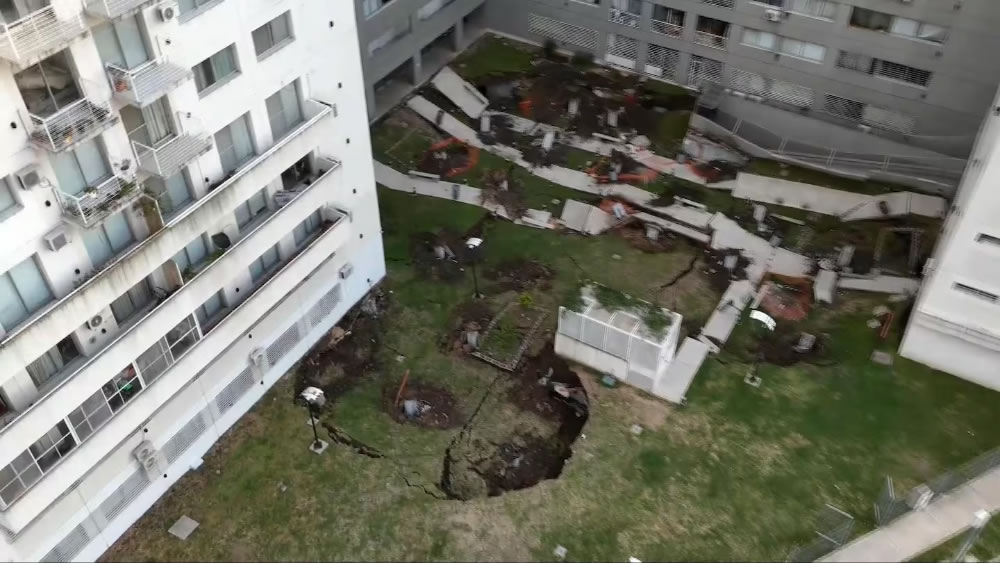 “No tenemos a dónde ir”: cómo sigue la situación de los vecinos afectados por el derrumbe en Parque Patricios