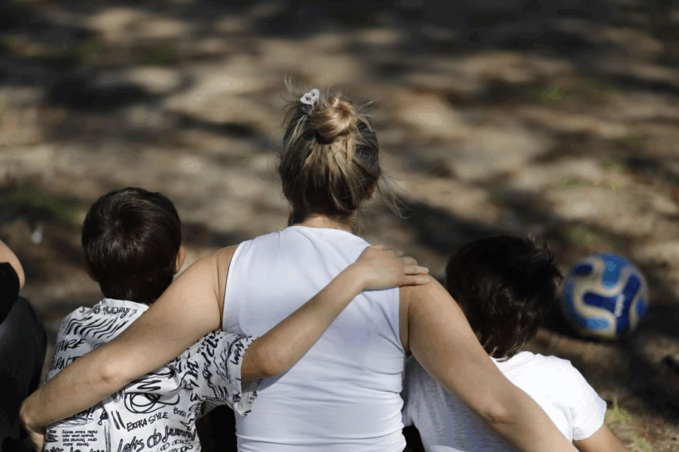 Buscan familia que adopte a tres hermanos adolescentes que desean “crecer juntos”