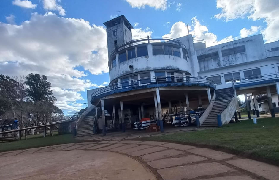 Le robaron el celular del interior de la mochila que había dejado en el club mientras remaba