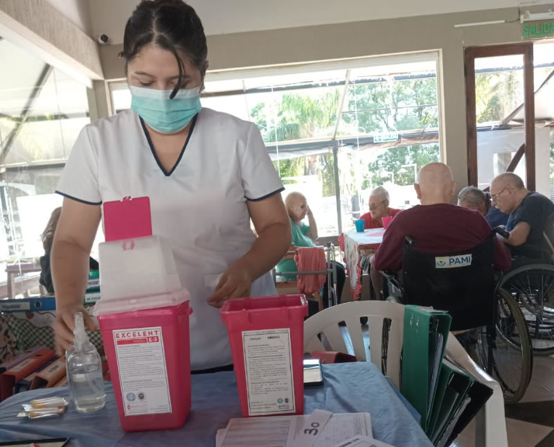 Continúan con la campaña de vacunación antigripal en residencias de larga estadía para personas mayores