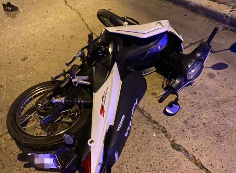 Grave accidente de motociclista tras colisionar contra una camioneta