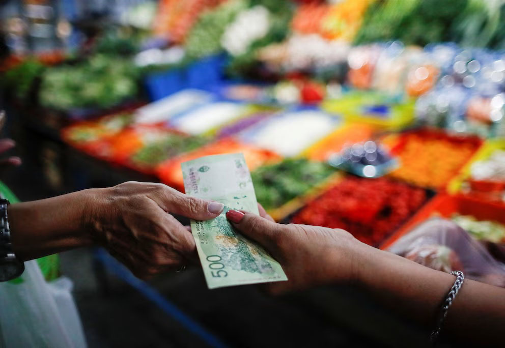 La inflación fue de 2,9% en febrero y acumuló 33,1% en los últimos doce meses
