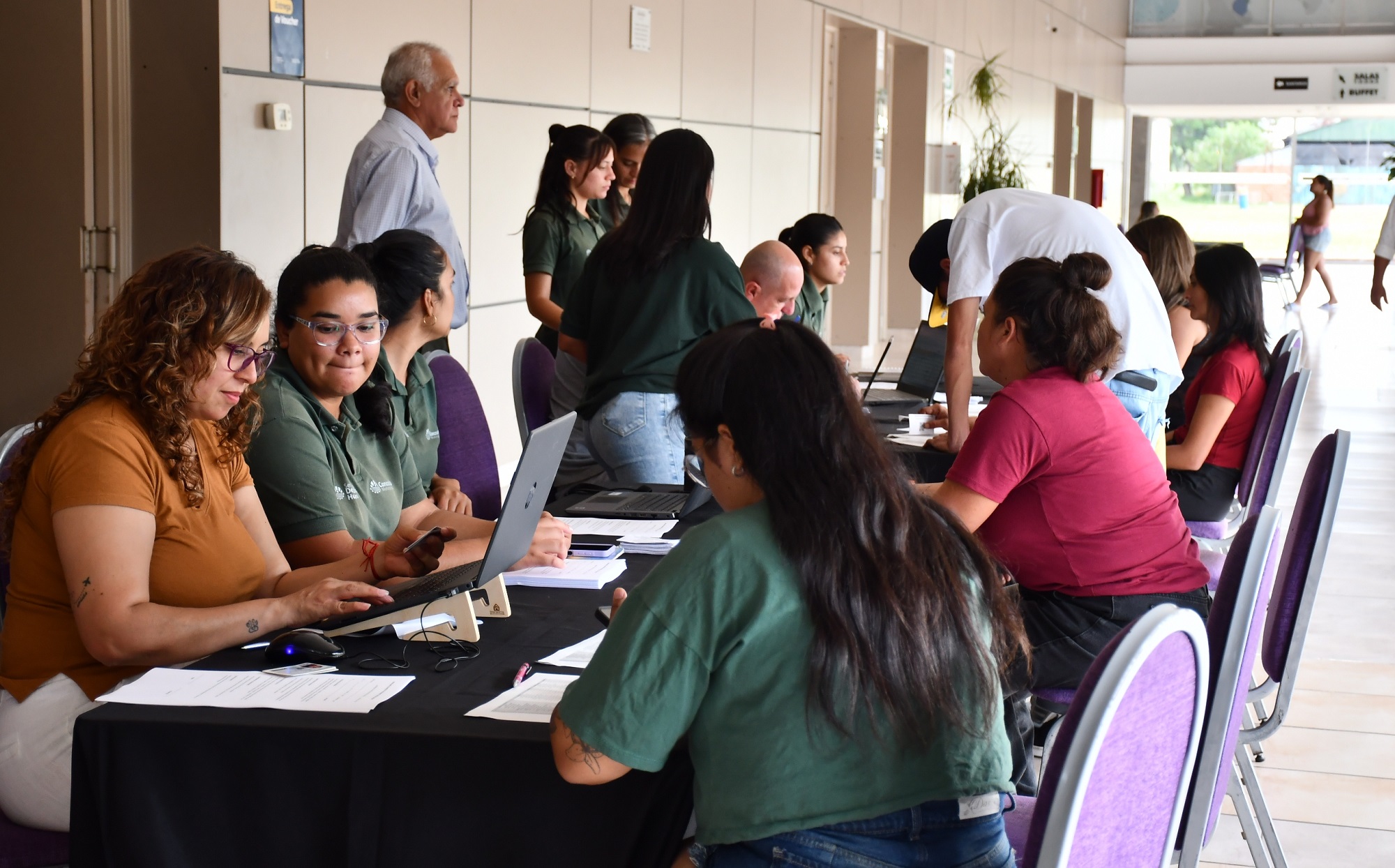 Entrega de vouchers del Programa Centros de Familia